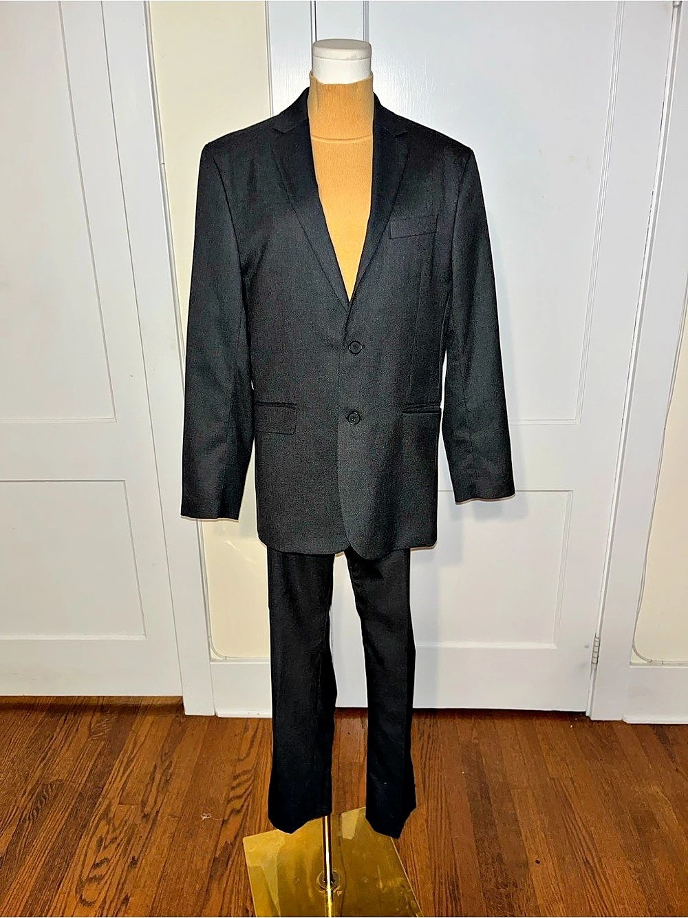 Banana Republic Men’s Slim Fit Charcoal 2-Piece Suit 36x32 – Sharp Modern Tailor